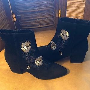 Steven By Steve Madden Black Suede Booties With Embroidered Floral Design Size 9